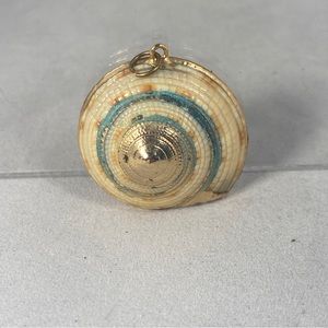 Vintage seashell pendant